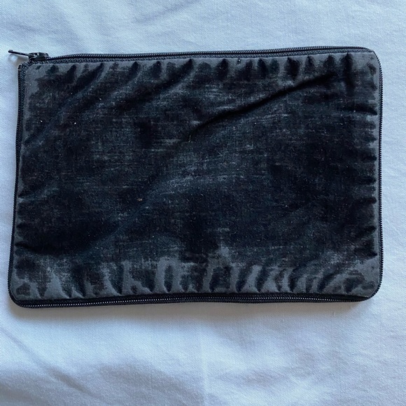 Vintage 1984 Gorgeous Cross Stitch Wallet/Bag with Zipper from Stitch & Z… - Picture 4 of 4